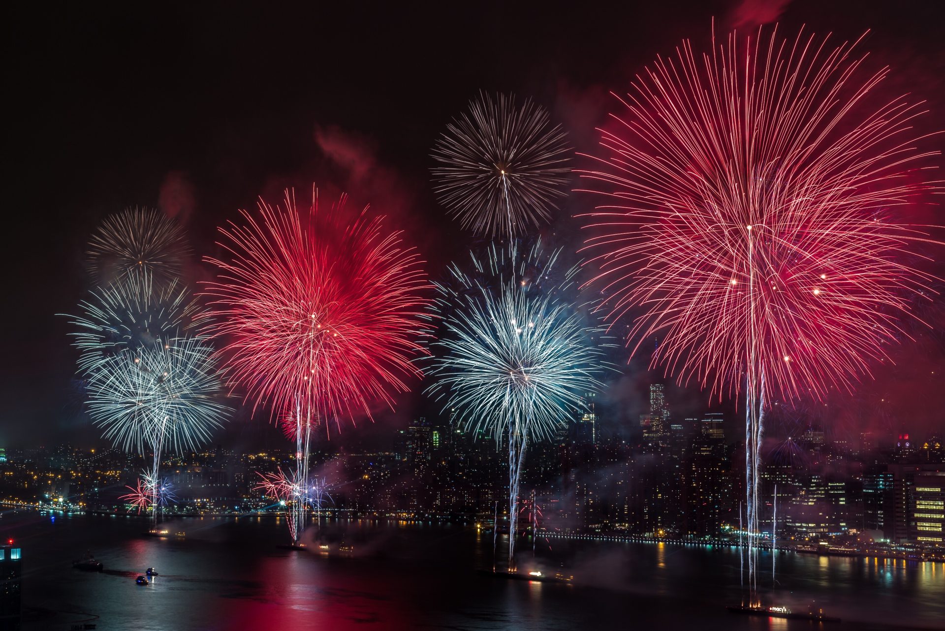 macy-s-fourth-of-july-fireworks-in-new-york-2022-11-08-10-51-16-utc