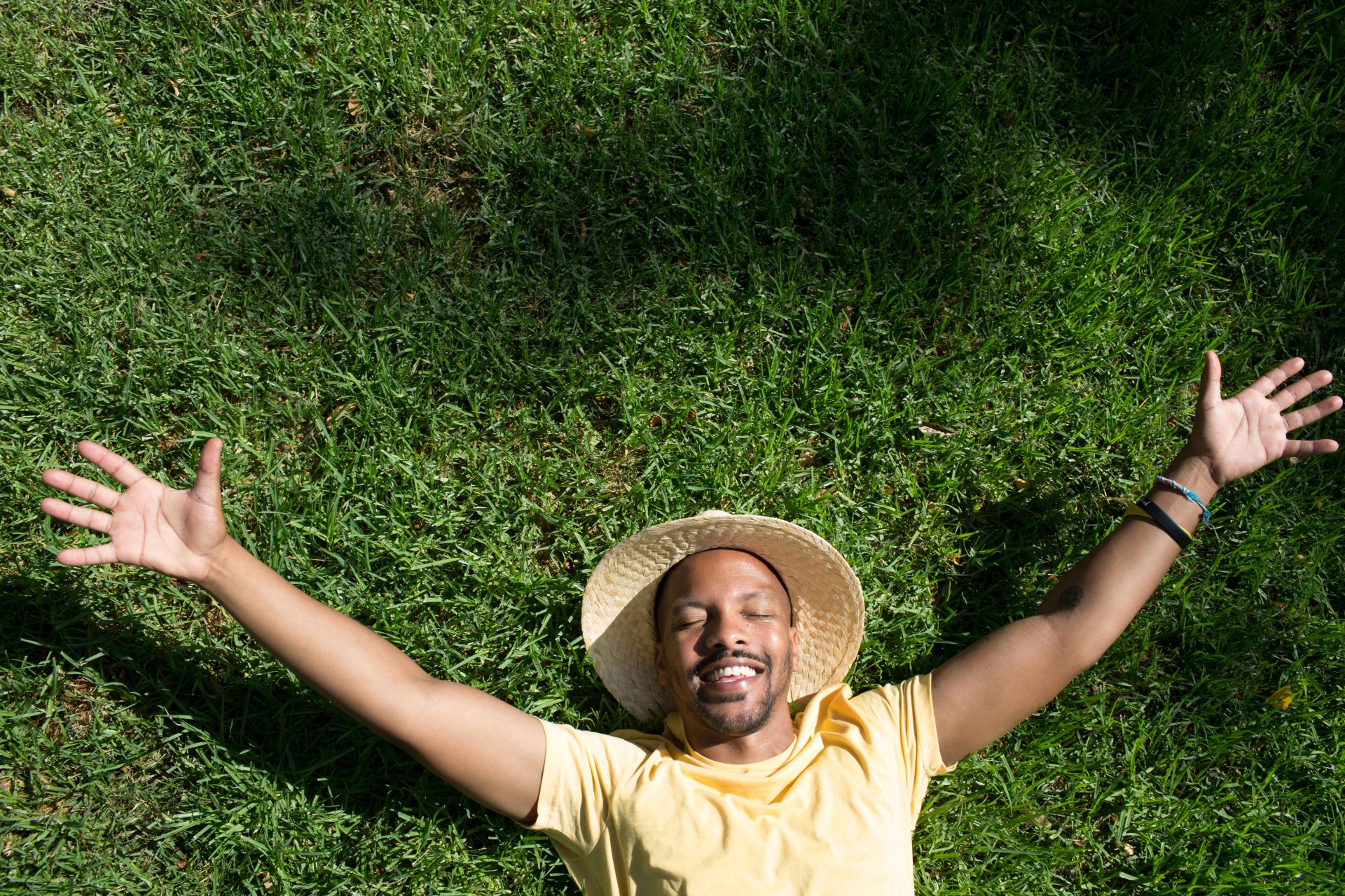 american-african-hipster-treveler-relaxing-at-city-2023-11-27-05-17-30-utc